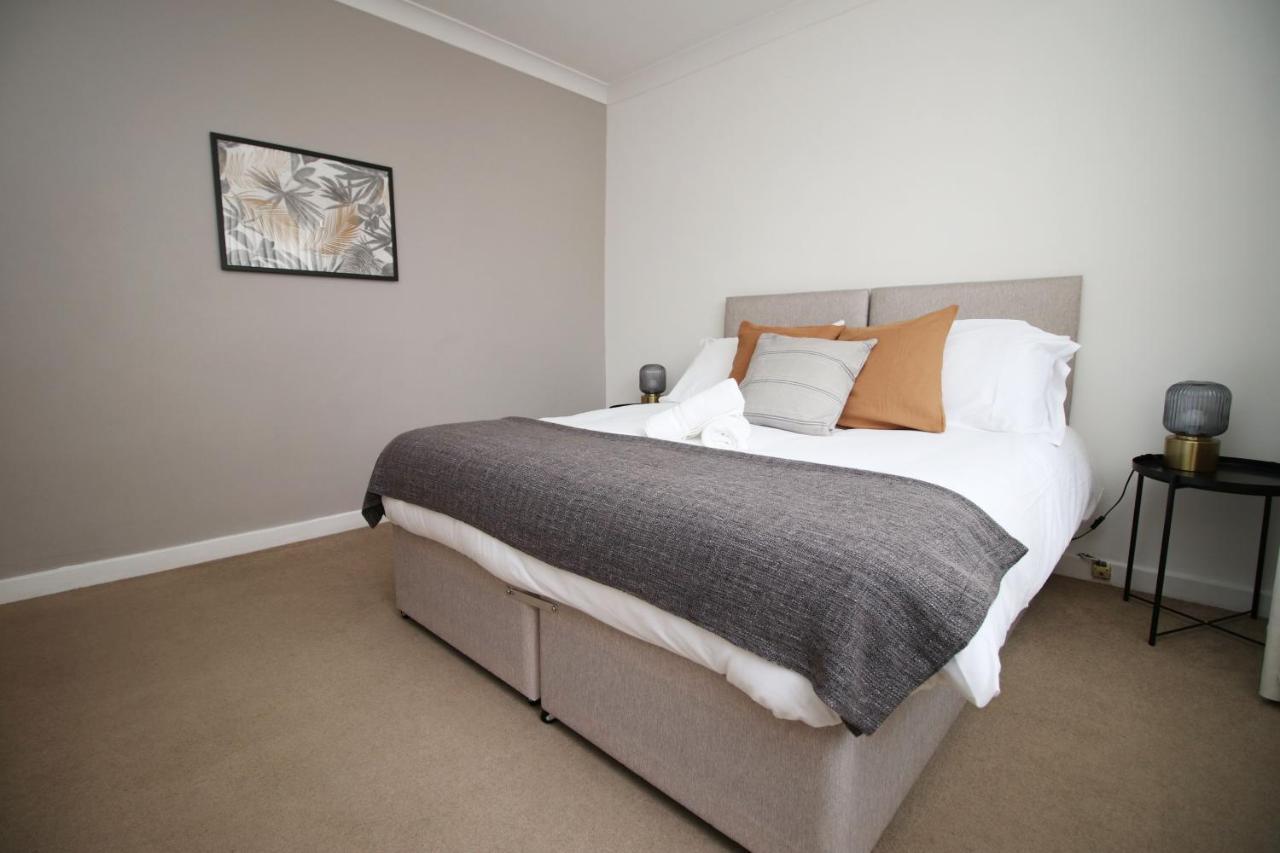 Becky'S Bungalow By Ty Sa -Spacious 4 Bed Bungalow Cardiff Exterior foto